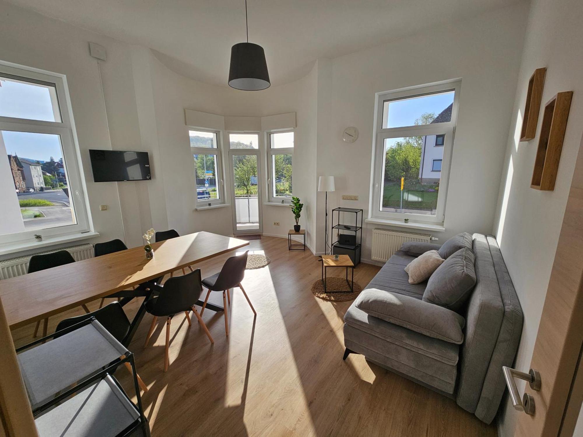 Evelyns Apartment, Nahe Der Therme Und Dem Zentrum, Privat Parkplatz, Balkon, Highspeed-wlan *
