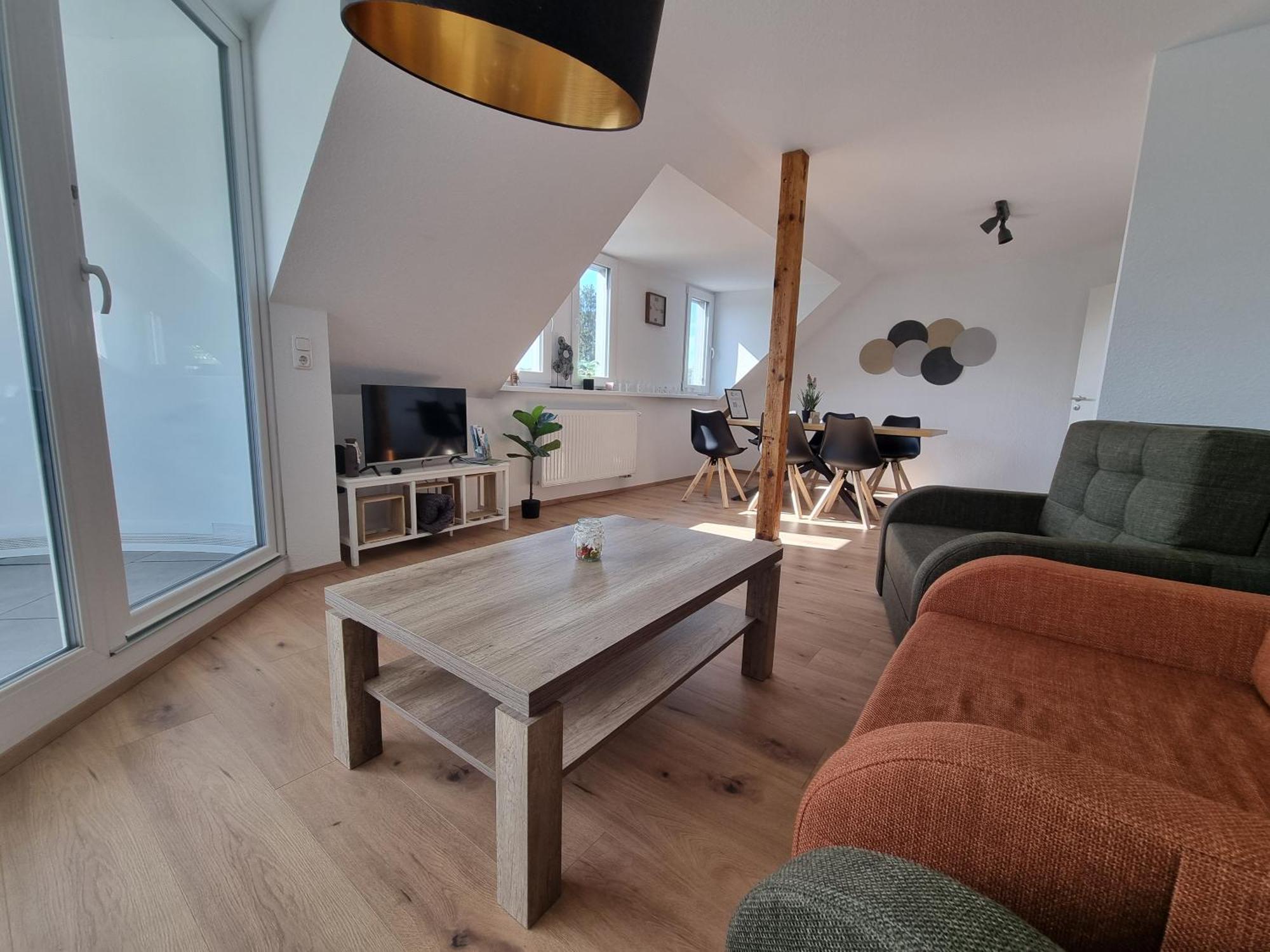 Evelyns Apartment, Nahe Der Therme Und Dem Zentrum, Privat Parkplatz, Balkon, Highspeed-wlan Apartment *